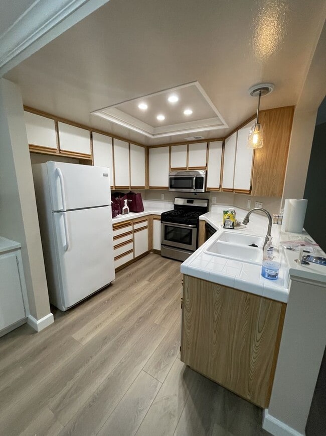 Building Photo - Charming Upstairs Loft – 1-Bedroom Condo-Style Living!