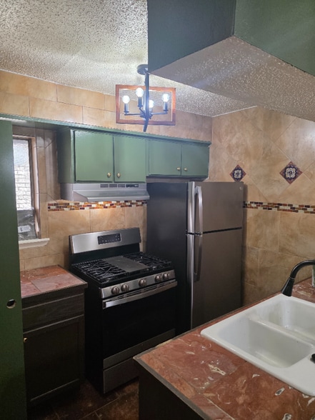 Building Photo - 115 W Koenig Ln