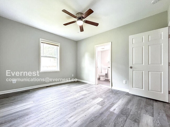 Building Photo - 1152 Wedgewood Dr NW