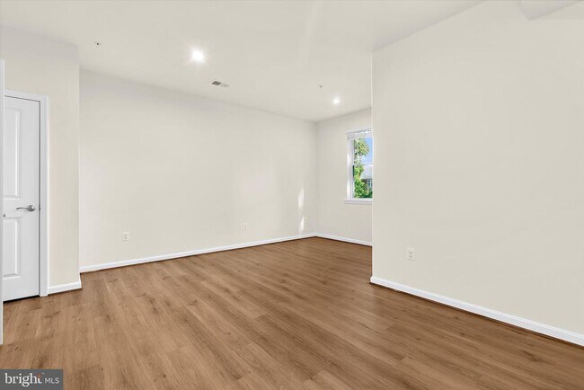 Building Photo - 1102 Thomas Trl