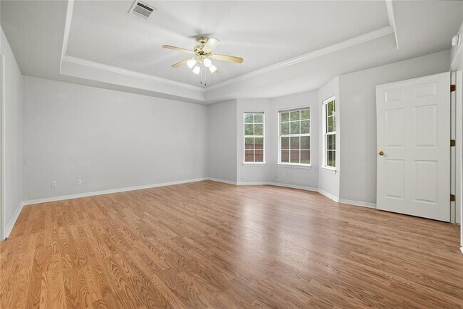 Building Photo - 1911 Cedar Bend Dr