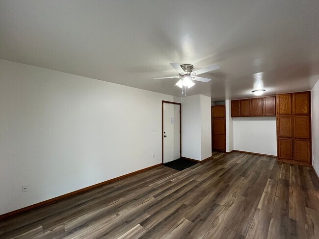 Building Photo - Updated 1st floor 1 X 1 Beaverton Condo! Close to Downtown Beaverton! Spacious & Open, Close to N...