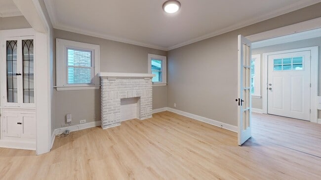 Building Photo - For August Move-In - West Blvd Area - 2 Bedroom Single Family Home