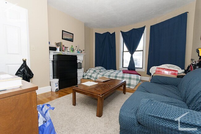 Building Photo - HOT ALLSTON LISTING!!!!