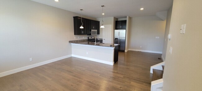 Building Photo - Spacious 3 level, 4 bedroom townhome with attached 2 car garage at Silver Meadows Townhomes on Lo...