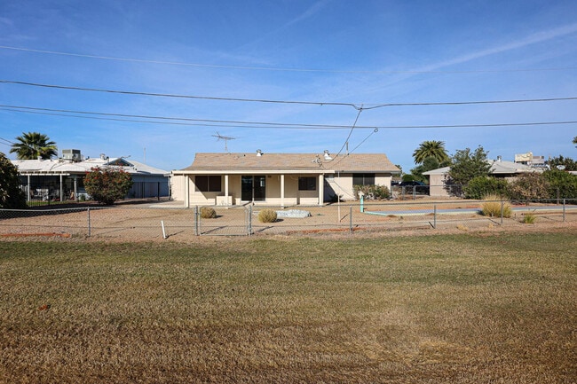 Building Photo - 11417 N Hacienda Dr