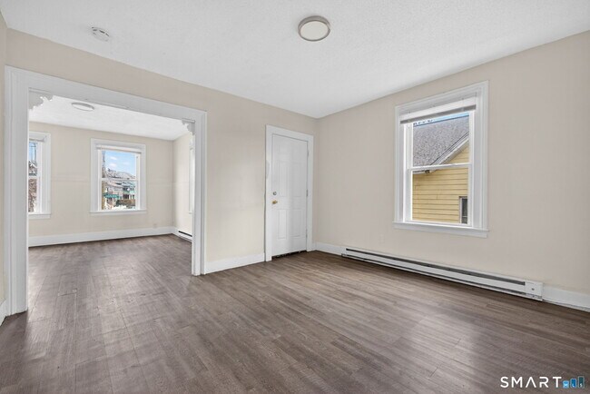 Building Photo - 27 Beacon St