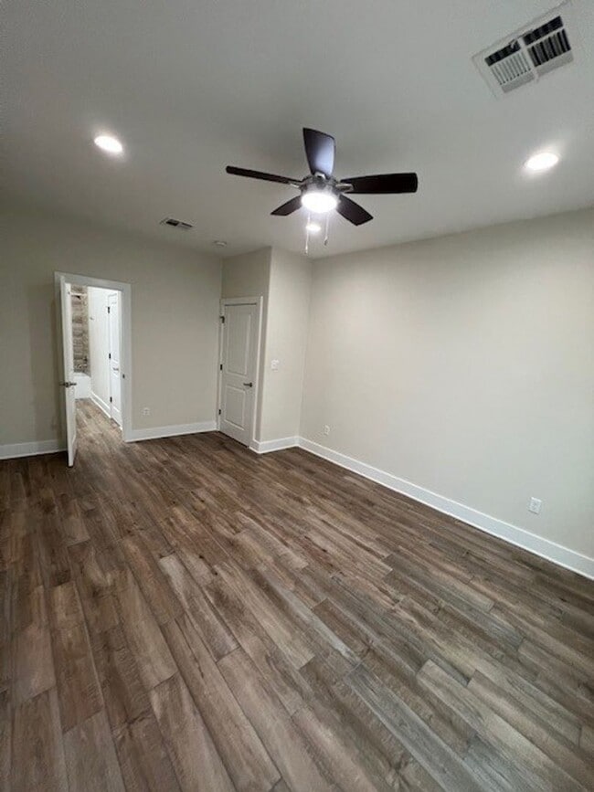 Building Photo - New 3B/2.5B Duplex Available in Lake Charles