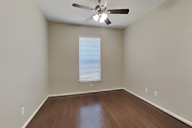 Building Photo - 15610 Forest Run Dr