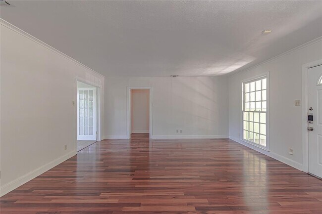 Building Photo - 1202 Norwood Rd