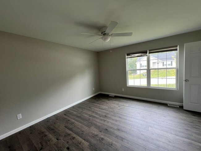 Building Photo - Newer Home in Lake Labadie Subdivision