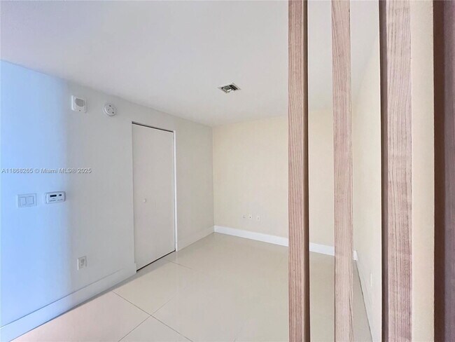 Building Photo - 16385 Biscayne Blvd