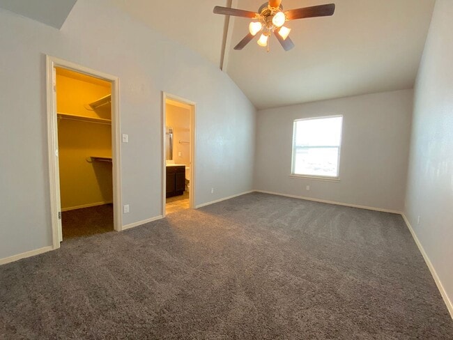 Building Photo - Sandstone Ranch Estates - 4Bed /3bath Refr...