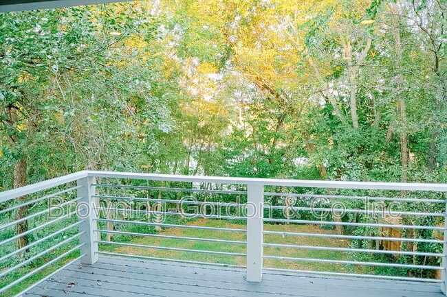 Building Photo - 2156 Byrum Ave