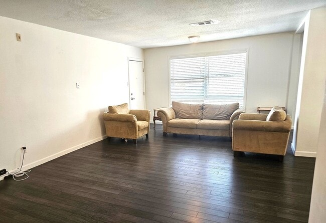 Building Photo - 26 Beacon St