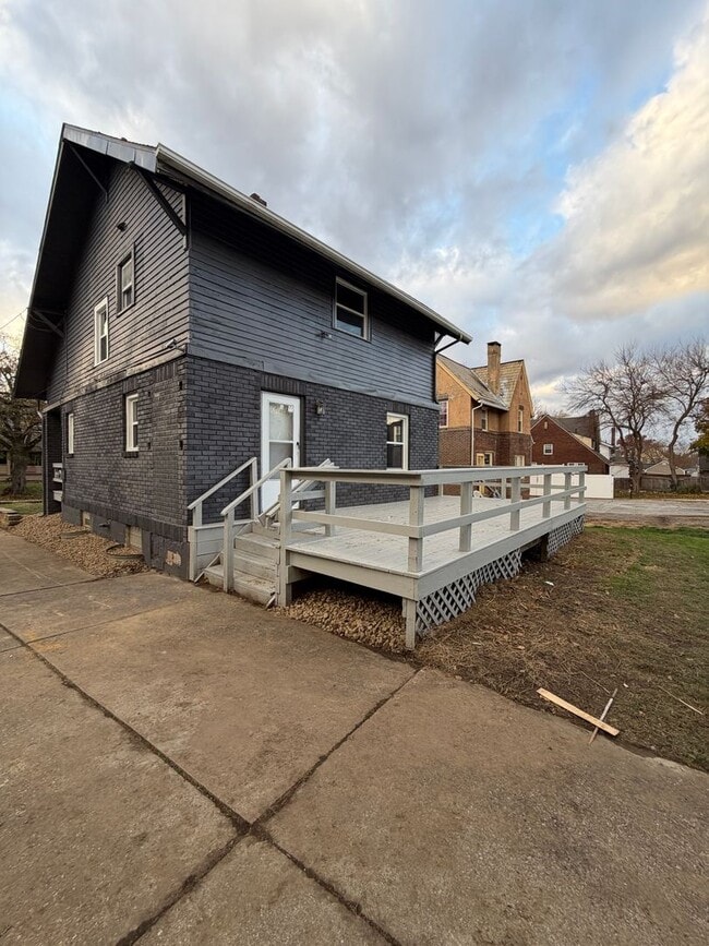 Building Photo - Spacious Akron Home – Lease to Purchase or Vouchers Only | Open House Feb 8