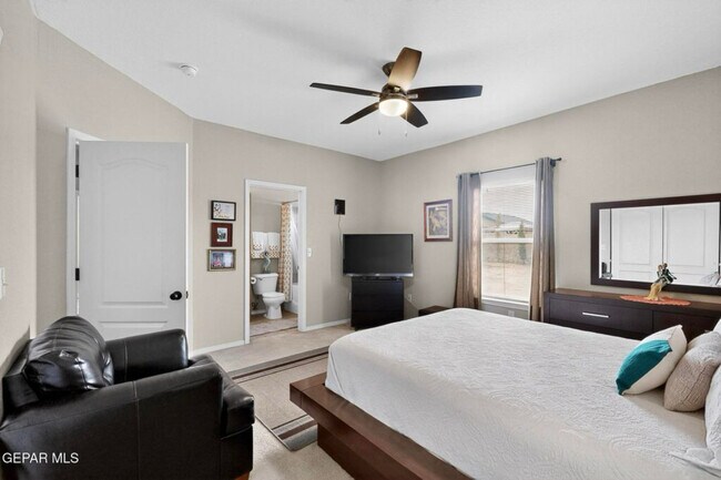 Building Photo - 14269 Escalera Dr