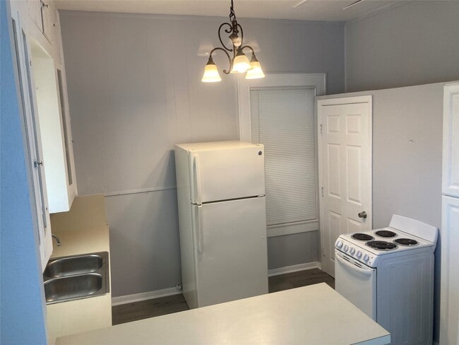 Building Photo - 4908 Ave Q 1/2