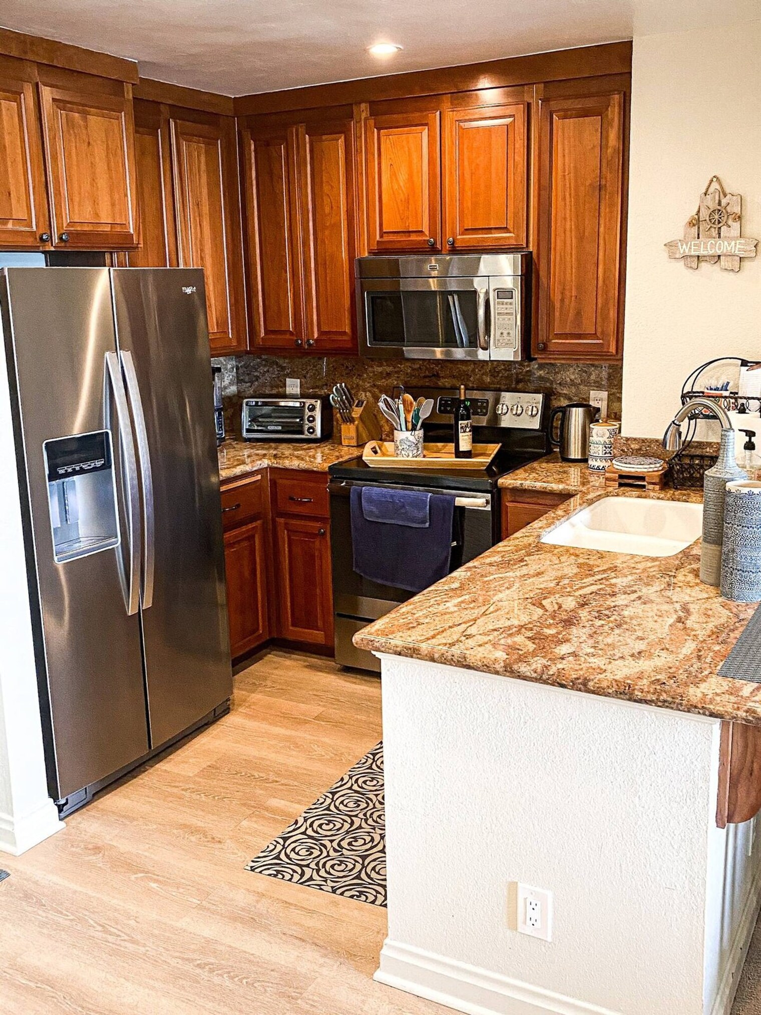 Building Photo - 999 N Pacific St