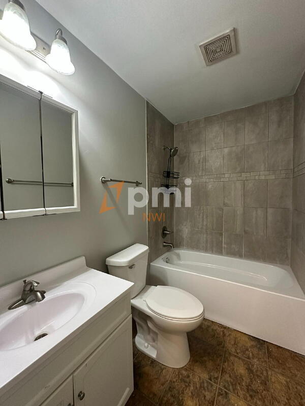 Building Photo - 5831 Creekview Ct W