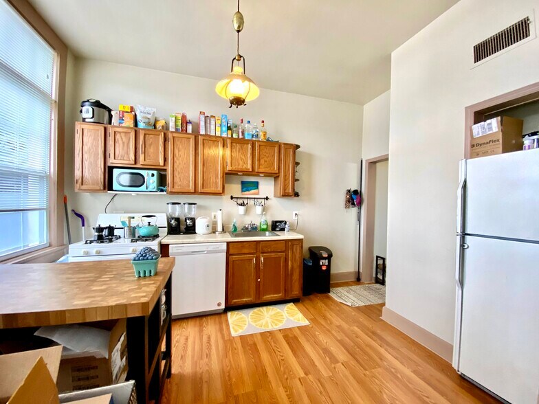 Building Photo - 8 Commonwealth Ave