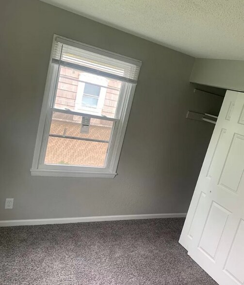 Building Photo - 213 E 35th St