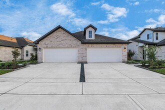 Building Photo - 21014 Bay Vlg Dr