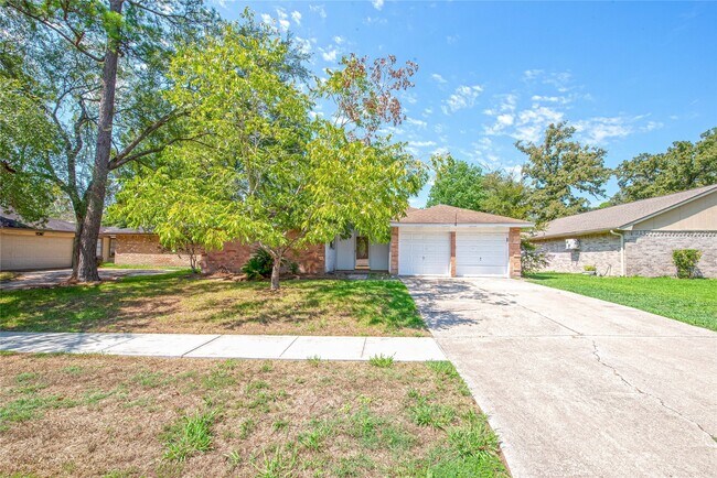 Building Photo - 16778 Glen Eagle Dr N