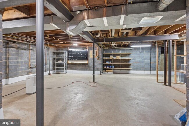 Building Photo - 226 Riverside Dr