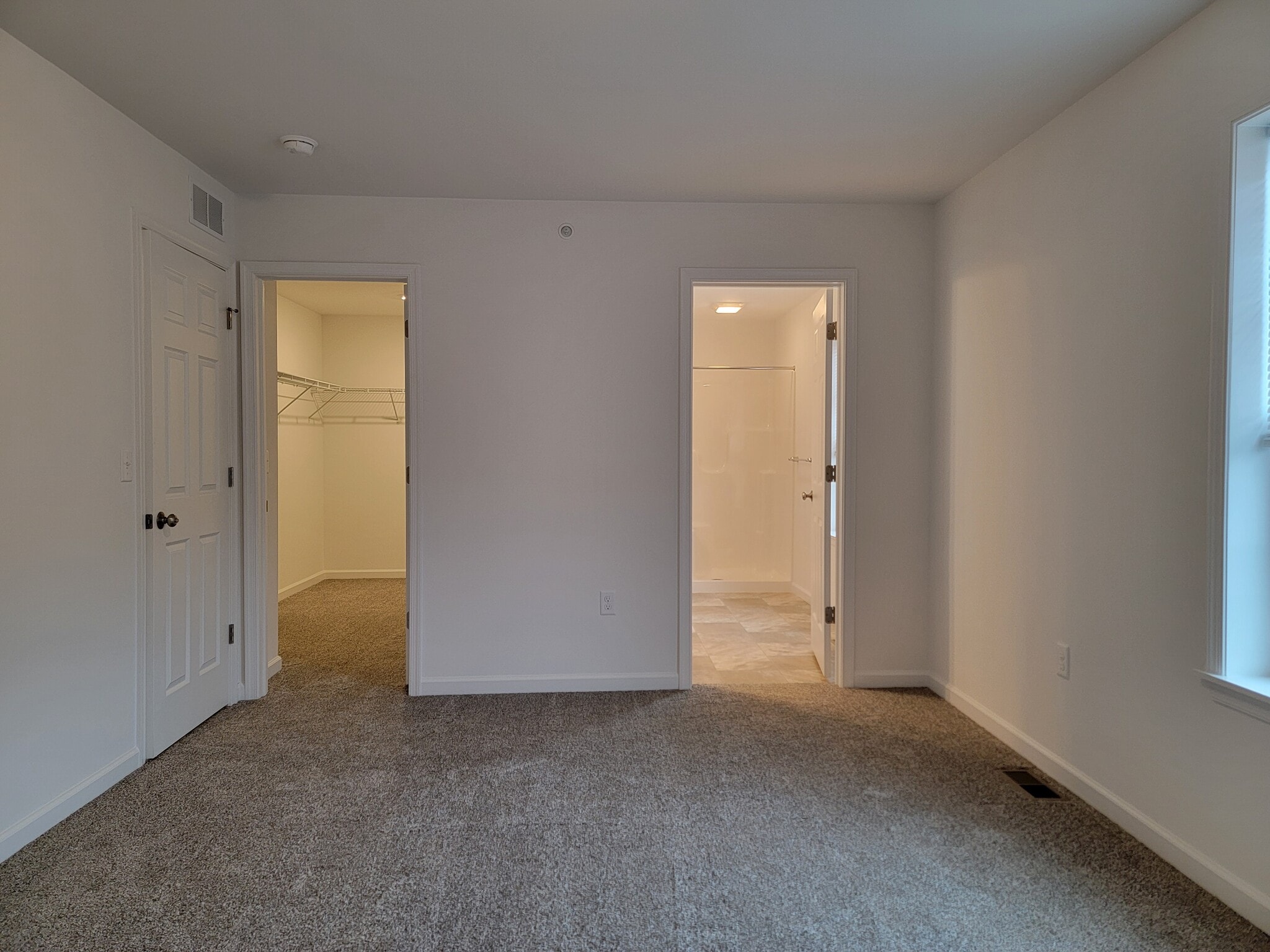 Building Photo - 146 Robert Cir