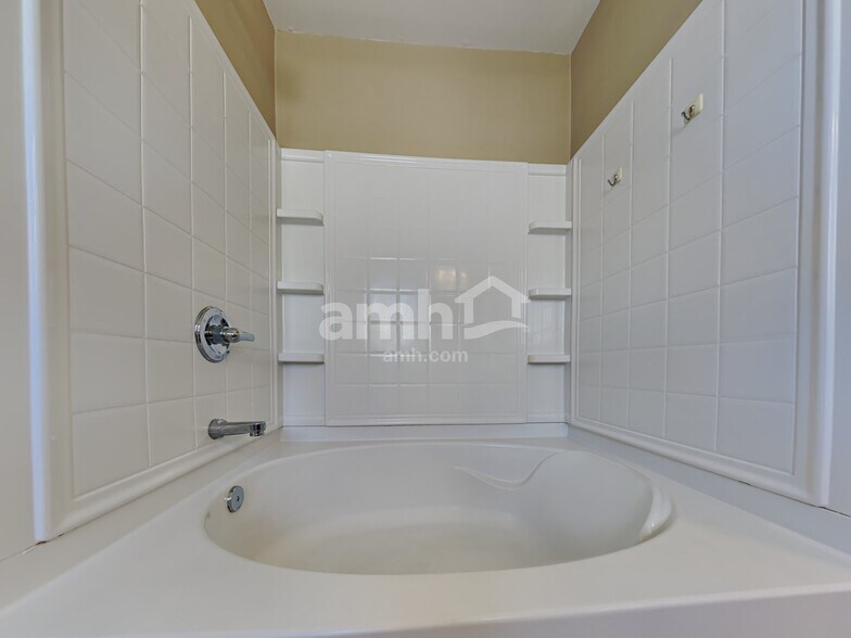 Building Photo - 222 Garden Grove Dr