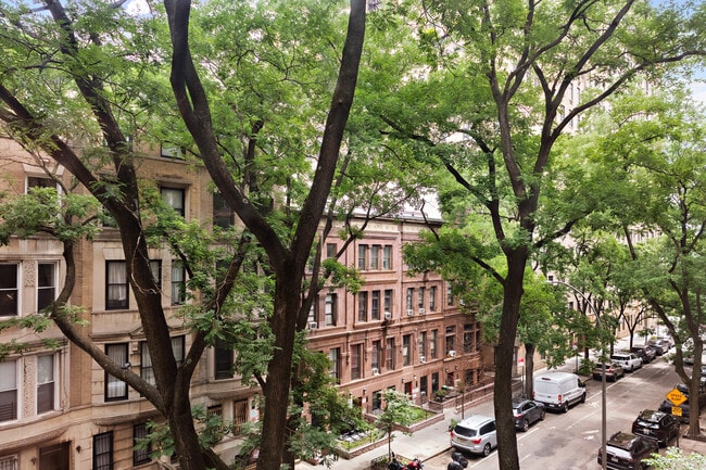 Building Photo - 24 W 90th St