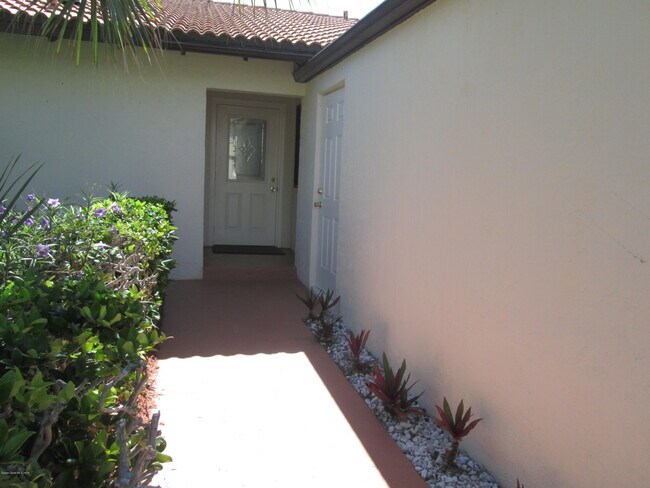 Building Photo - 3261 Beach View Way