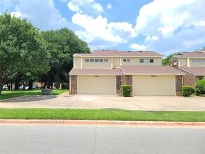 Building Photo - 1914 Shorewood Dr