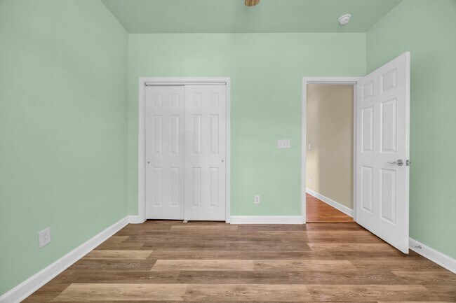 Building Photo - 101 Zinnia Dr