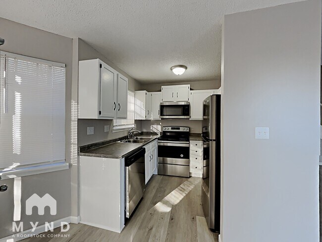 Building Photo - 629 Bennett Dr