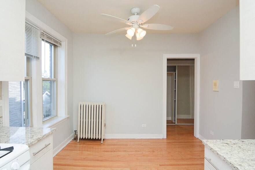 Building Photo - 4232 N Paulina St