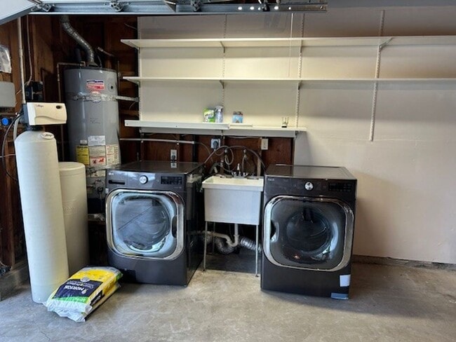 Building Photo - NEW PRICE – Move-In Ready Home with Expansive Yard & RV Parking