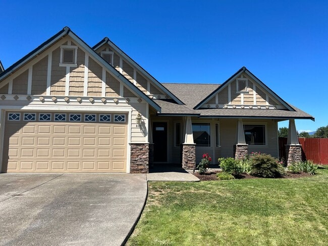 Building Photo - Modern 3 Bedroom Home