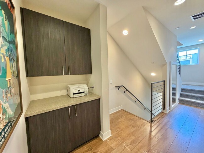 Building Photo - Furnished 3-BR/3-BA Townhouse w/ Giant Roof deck, 2-Car Garage, EV Hookup