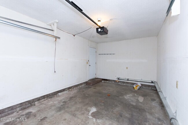 Building Photo - 117 Brenda Dr