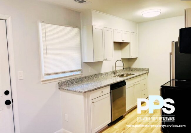 Building Photo - 6127-6129 E Fayetteville Dr