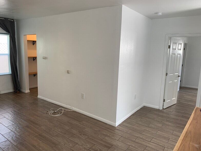 Building Photo - 526 Brooks Ave