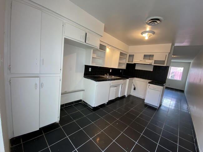 Primary Photo - 1108 Monterey St