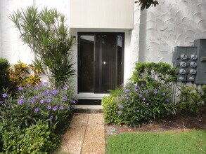 Building Photo - Beautifully updated - 2BR/2BA Villa on Venice Island