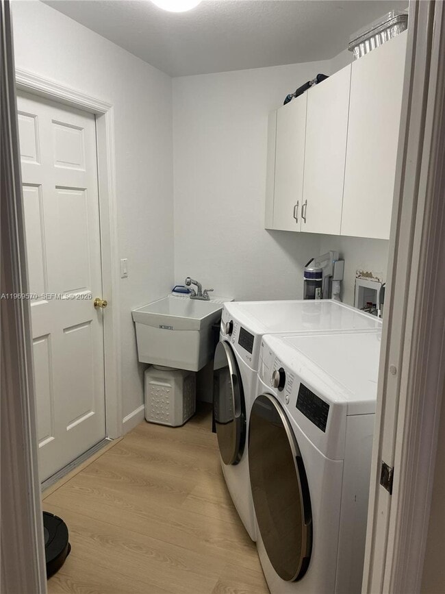 Building Photo - 1402 SE 1st Terrace