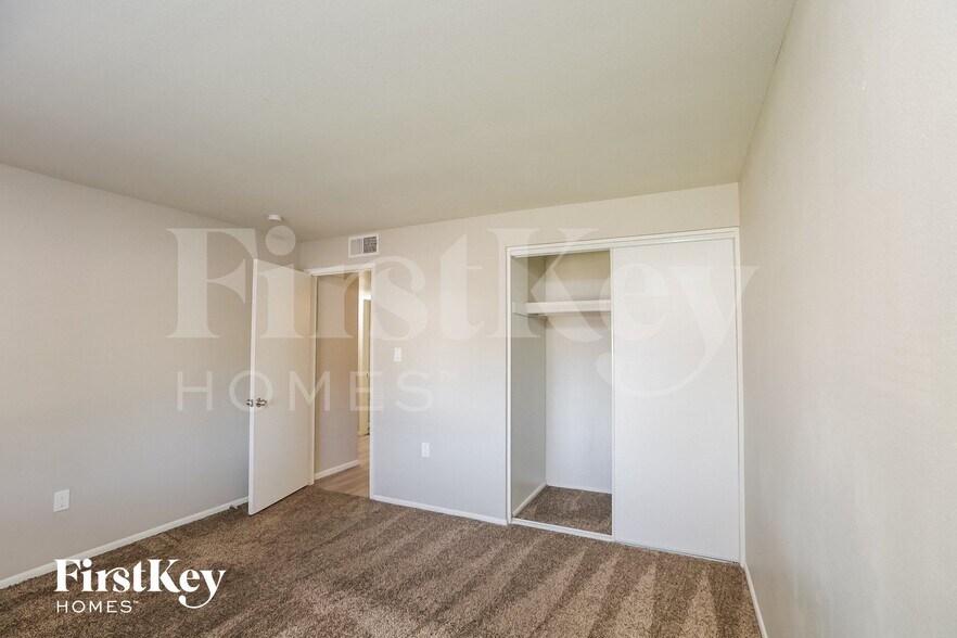 Building Photo - 13249 N 14th Dr