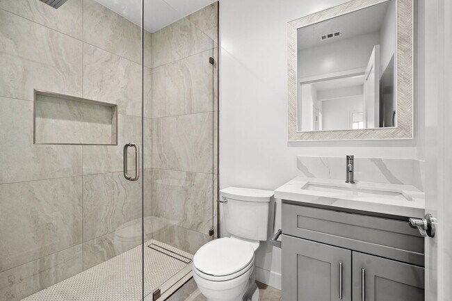 Building Photo - Stunning Fully Renovated 2 Bedroom 2 Bathroom Home