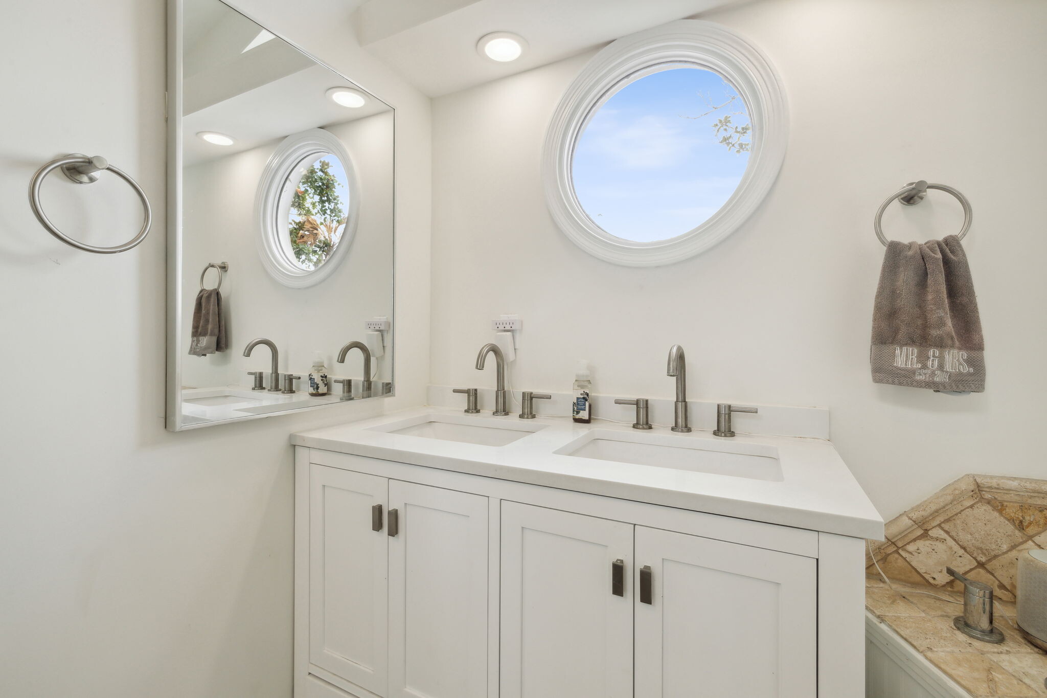 Building Photo - 4106 Leeward Pt