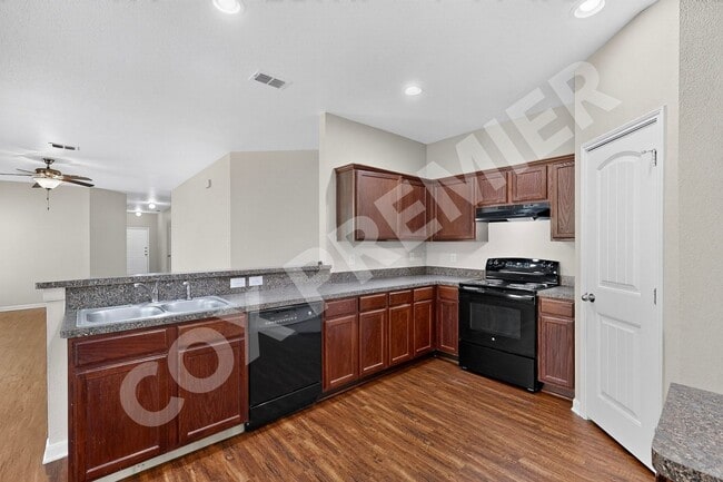 Building Photo - 2848 St Bernard Dr